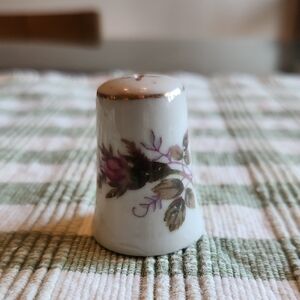 Miniature Pepper OR Salt Shaker Made In Japan Pink Rose Pattern Vintage